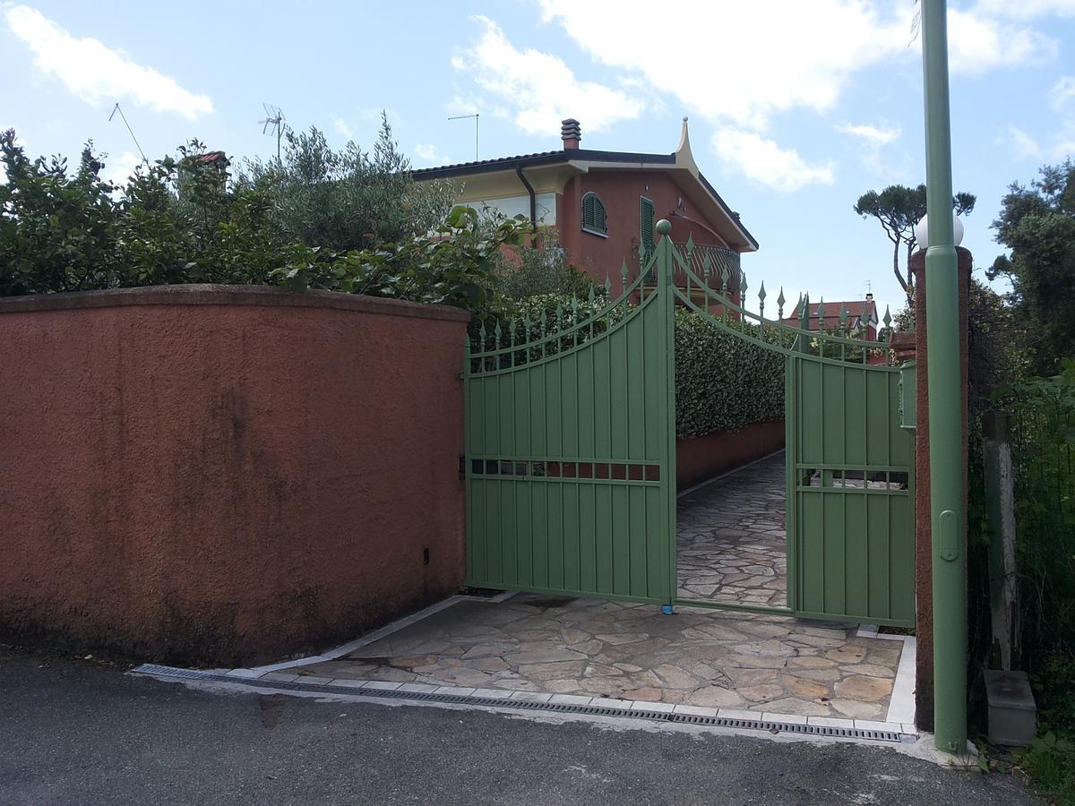 Giusy Bed And Breakfast Marina Di Carrara Ngoại thất bức ảnh