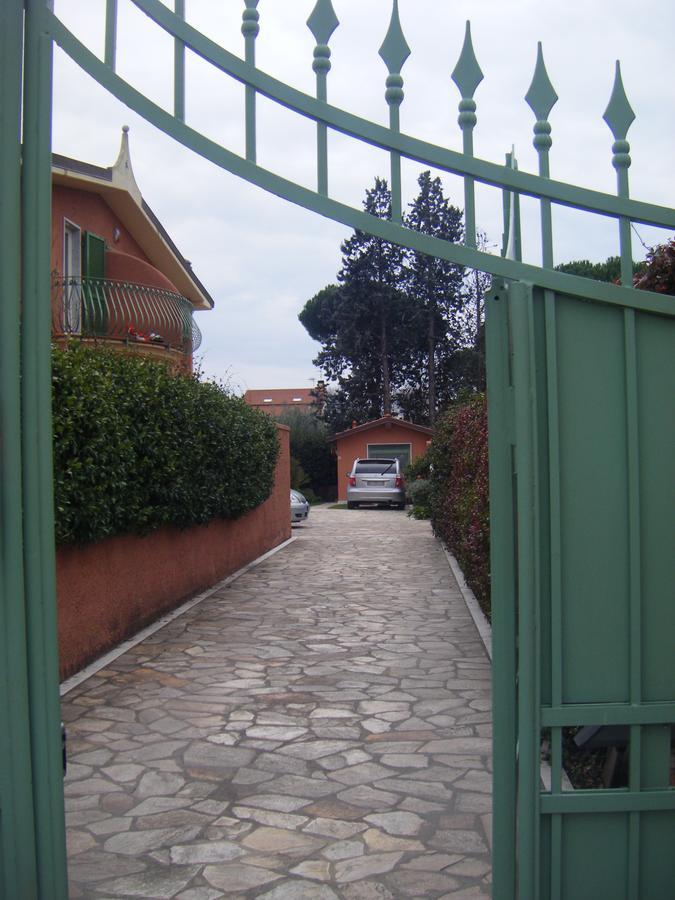 Giusy Bed And Breakfast Marina Di Carrara Ngoại thất bức ảnh